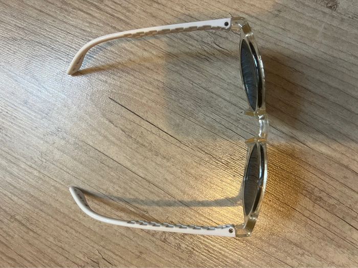 Lunette de soleil - photo numéro 3