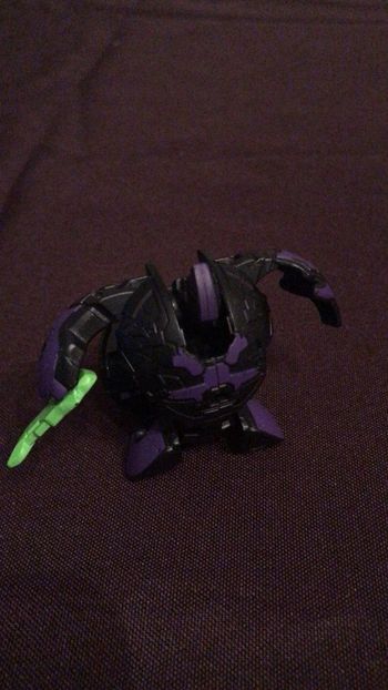Bakugan noir et violet