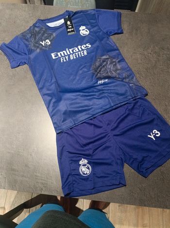 Tenue foot Real Madrid violet 120 ans. T.26