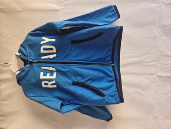 Gilet zippé capuche 4 ans Eldys Bleu avec inscription blanche ready
