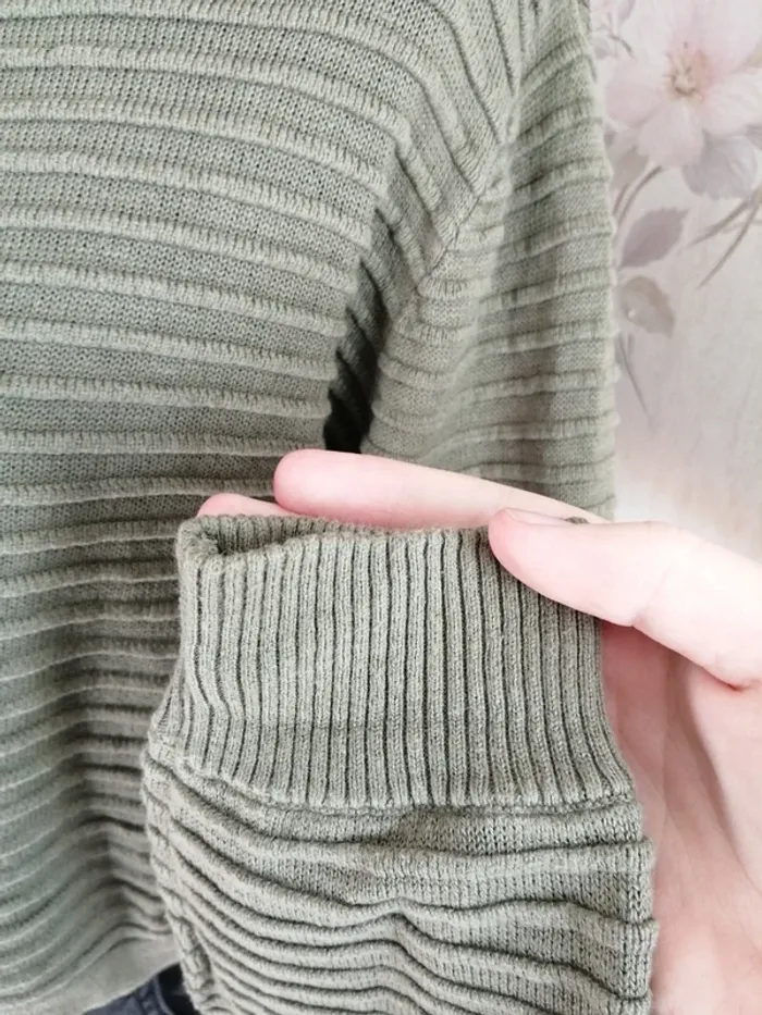 Pull crop top kaki avec lignes en relief / divided / (S) - photo numéro 6
