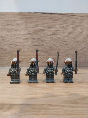 Figurines type lego 4 guerriers orcs seigneur des anneaux
