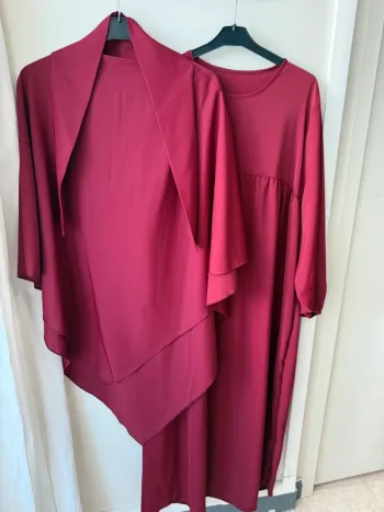 Ensemble bordeaux