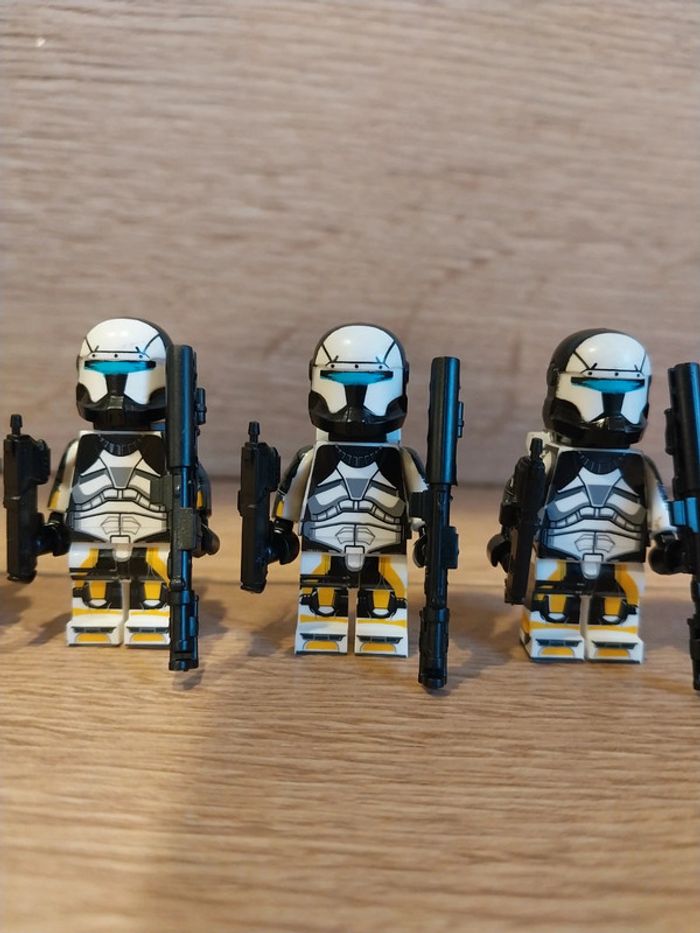 Figurines type lego 4 clones noir et blanc star wars - photo numéro 2