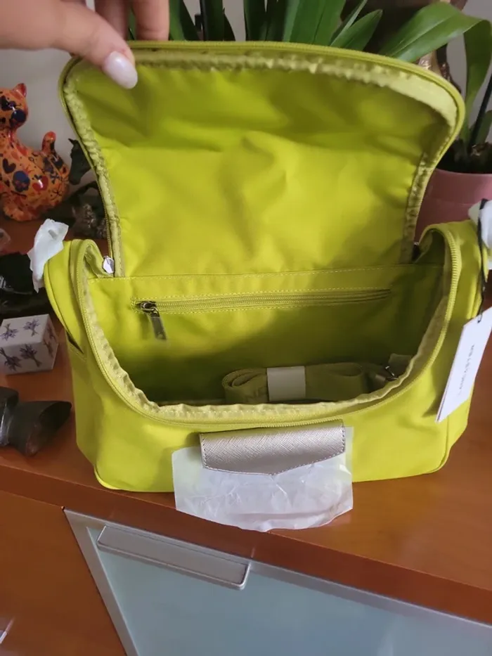 Savoir cabine porté epaule ou main. - photo numéro 4