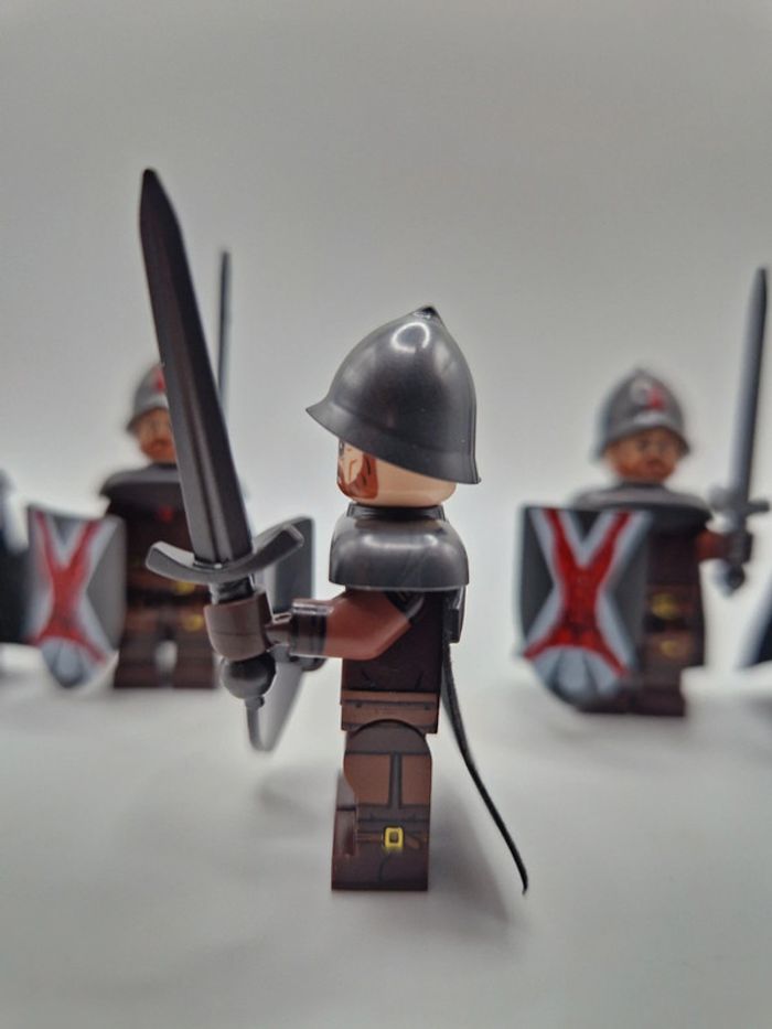 Figurines type lego 5 guerriers de la maison Bolton game of thrones - photo numéro 3