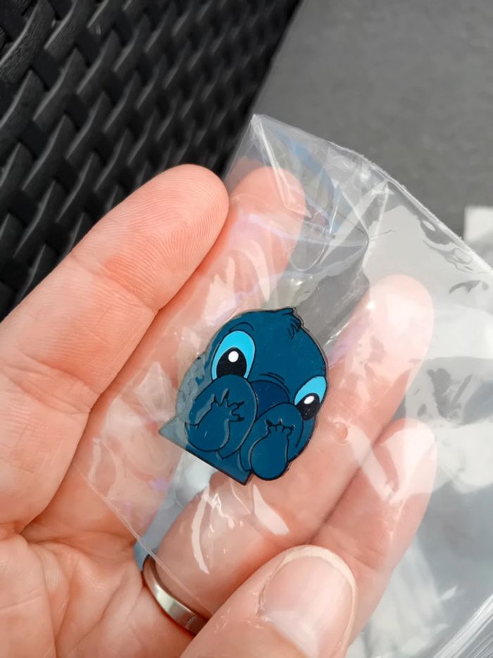 Lot de 7 pins stich neufs - photo numéro 5