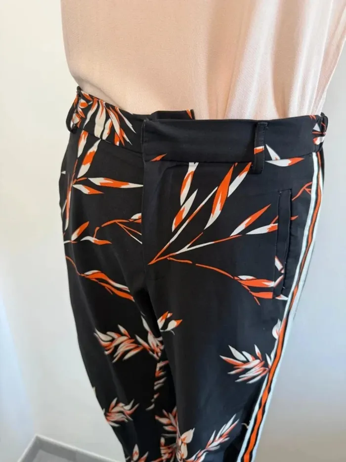 Pantalon été femme In Weart Copenhagen marine et feuilles taille 38 comme neuf - photo numéro 2