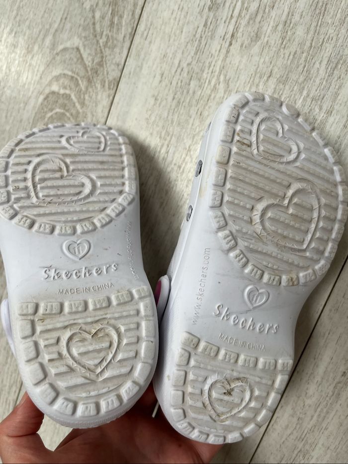 Crocs blancs motifs multicolore Sketchers taille 28/29 - photo numéro 9
