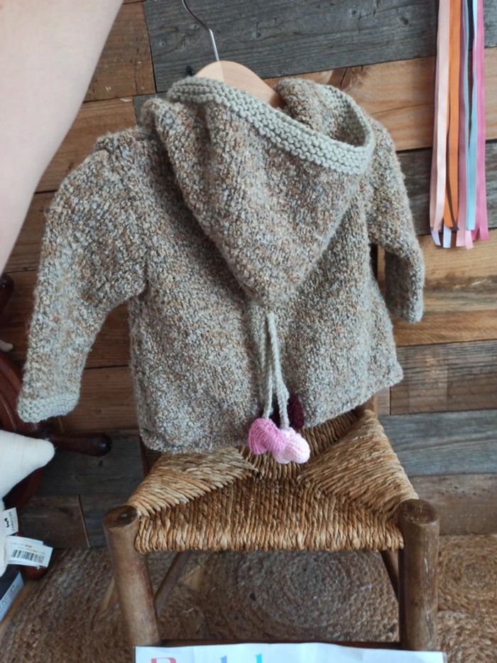 Gilet fille fait main 6 mois tbe - photo numéro 2