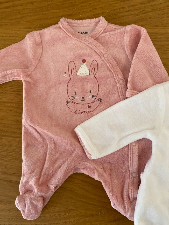 Kiabi Lot de 2 pyjamas Grenouillères rose/blanc Taille Naissance - photo numéro 2