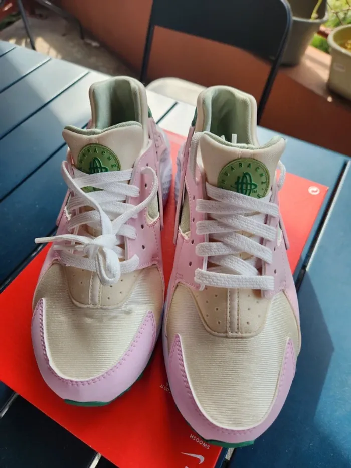 Nike huarache run femme Taille 40 neuves vert rose - photo numéro 4