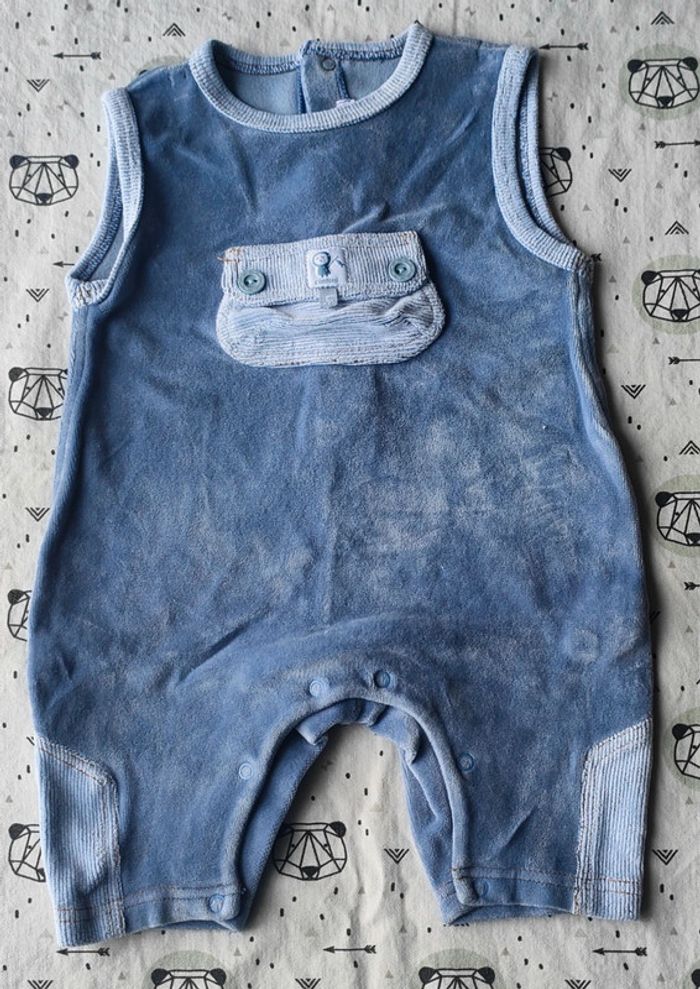 Barboteuse en velours taille 3 mois