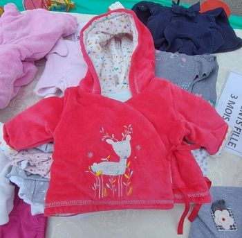 Manteau bébé style velours très agréable