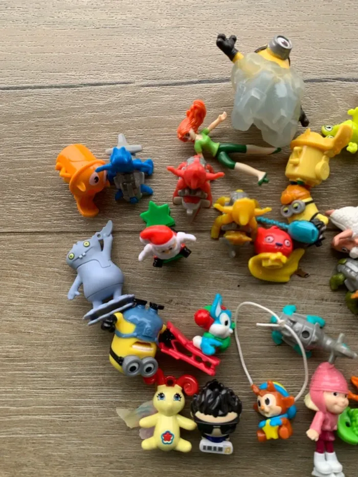 Gros lot de petites figurines kinder - photo numéro 2