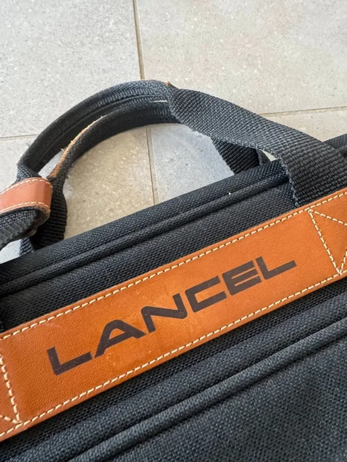 Bagage Lancel, bon état général mais il y a des petites traces d'usures, 53x35x15cm - photo numéro 2