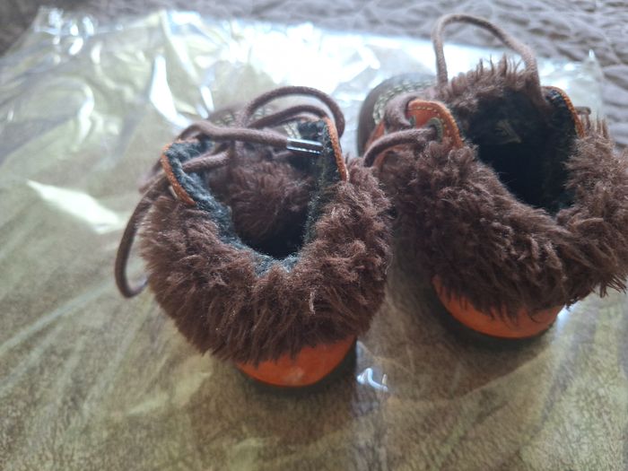 Chaussure bébé kickers nubuck et fourrées à l'intérieur Pointure 19 - photo numéro 4