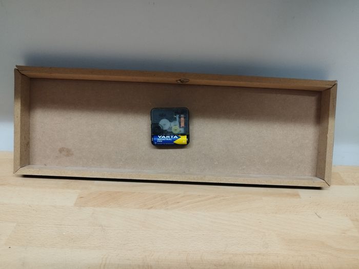 Horloge murale en bois dimension 45,5 cm x 15 cm - photo numéro 3