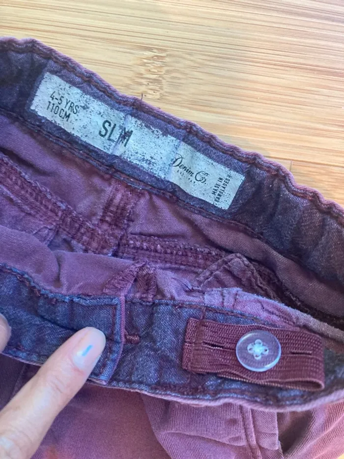 5 ans - pantalon bordeau matière jeans douce avec élastique de réglage à l’intérieur. - photo numéro 4