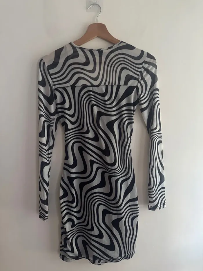 Robe moulante imprimé psychédélique – I Saw It First – T. S/M - photo numéro 3