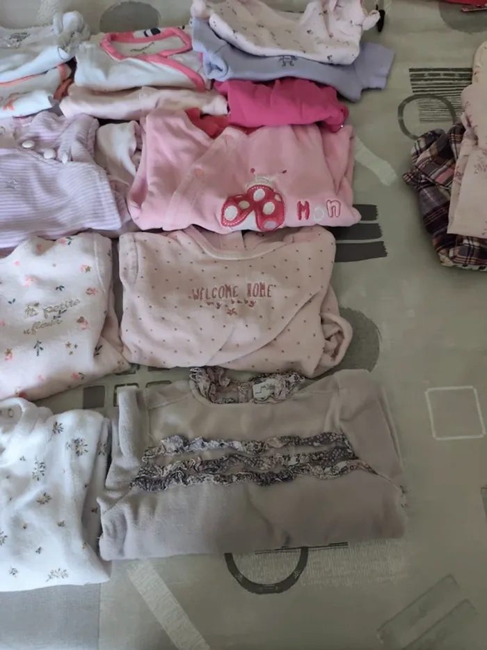 Pyjamas 6 mois - photo numéro 3