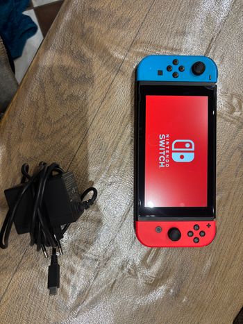 Switch avec 7 jeux et accessoires