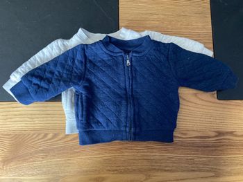 Lot de 2 gilets Kiabi 1 mois