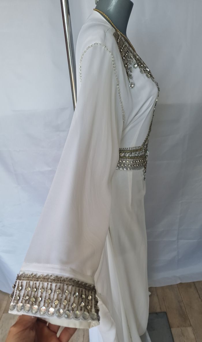 Robe Dubai blanche strass & perles – mariage / cérémonie – taille S M L ajustable - photo numéro 7