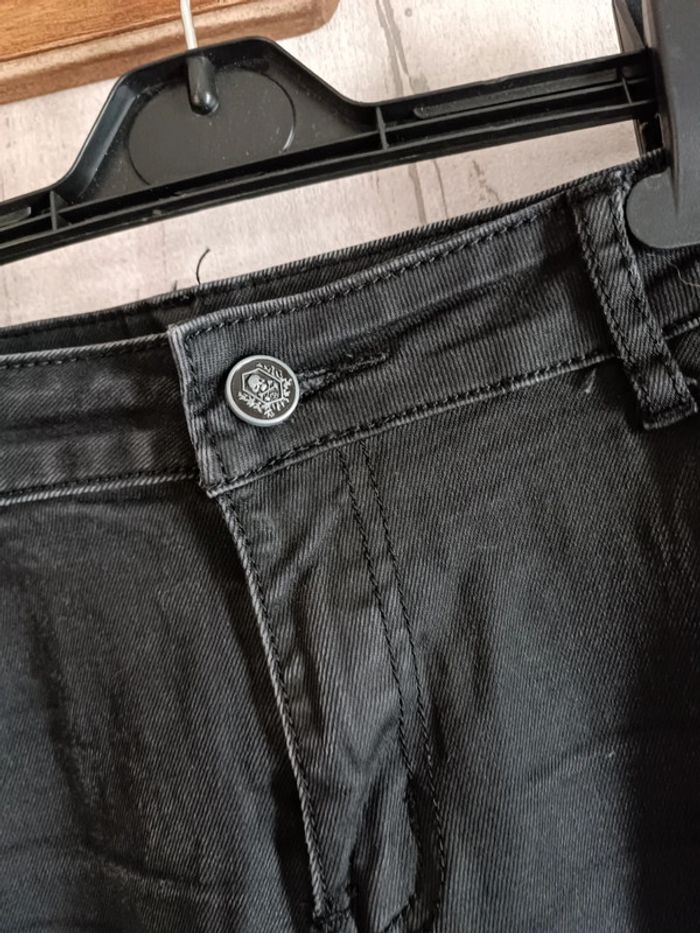 Pantalon noir effet huilé - photo numéro 2
