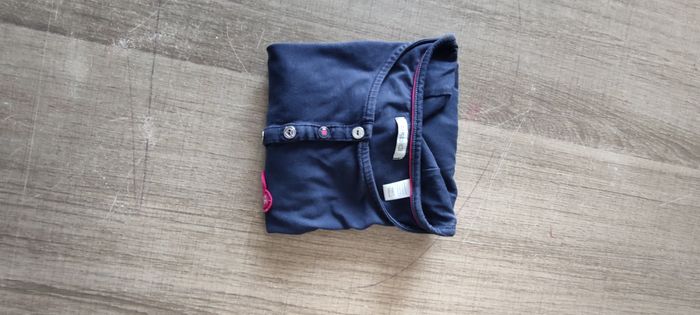 ✨ T-shirt manches longues bleu marine à écussons Okaïdi - T.10 ans - Très bon état - photo numéro 7