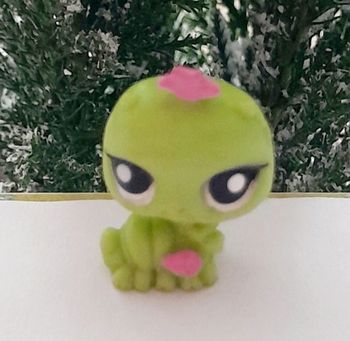 Mini Figurine Littlest Pet Shop Chenille verte et rose