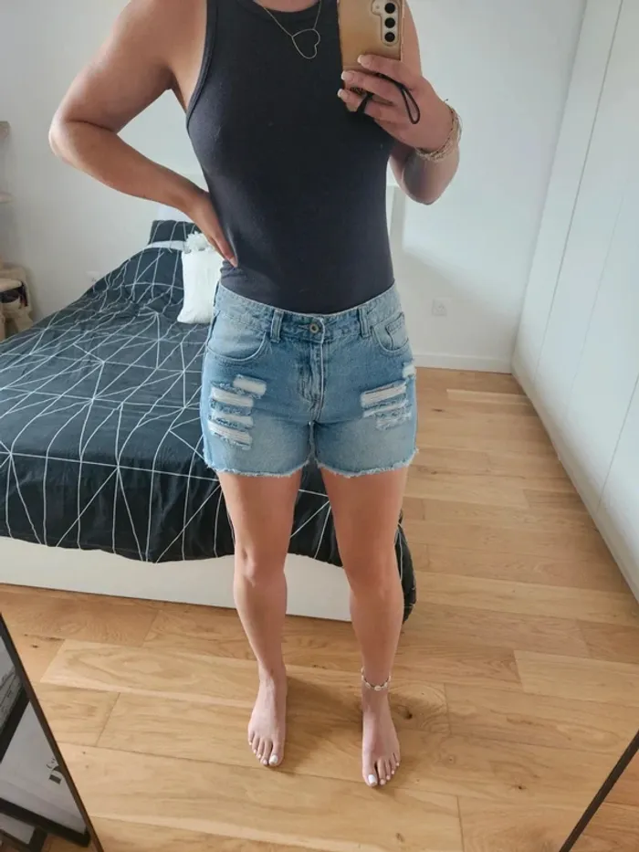 Short en jean destroy bleu clair taille 38 / M