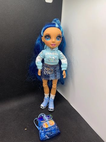 Poupée rainbow high junior skyler