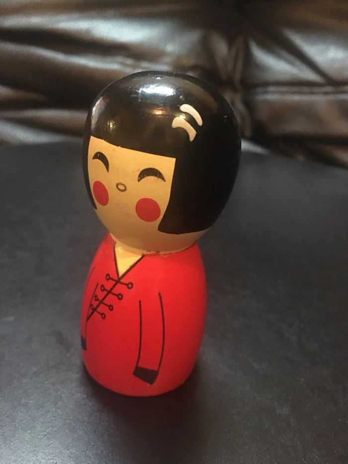 petite figurine en bois femme asiatique - photo numéro 2