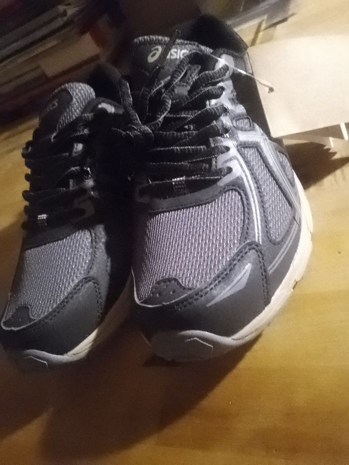Asics tous neufs - photo numéro 3