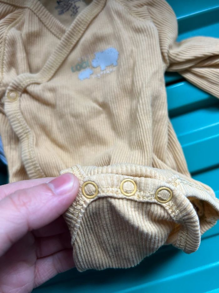 Lot de 5 bodys manches longues kiabi , 1 mois - photo numéro 9