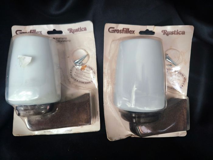 2 charmantes appliques murales vintage de la marque Grosfillex, modèle 'Rustica neuves