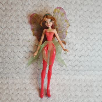 Figurine winx club flora jouet poupée doll