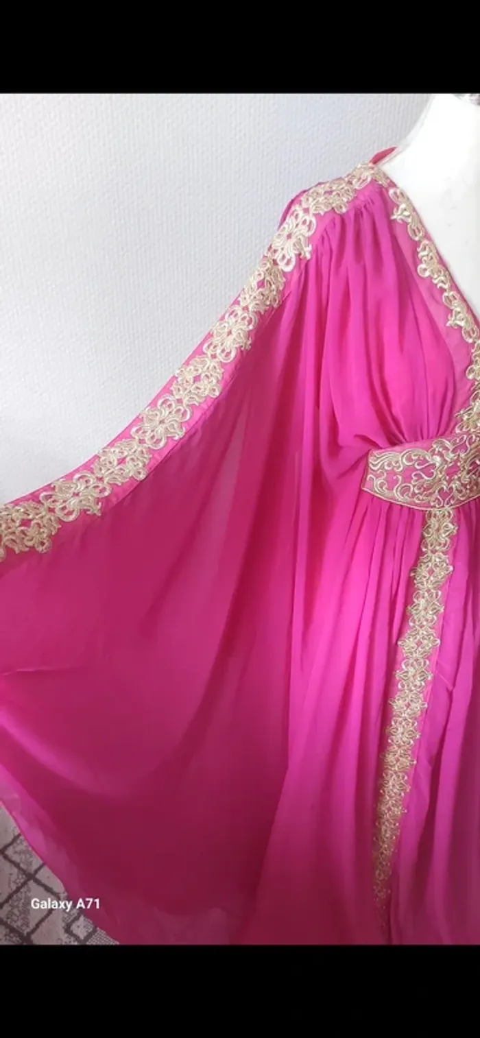 Jolie robe orientale fuschia neuve - photo numéro 3
