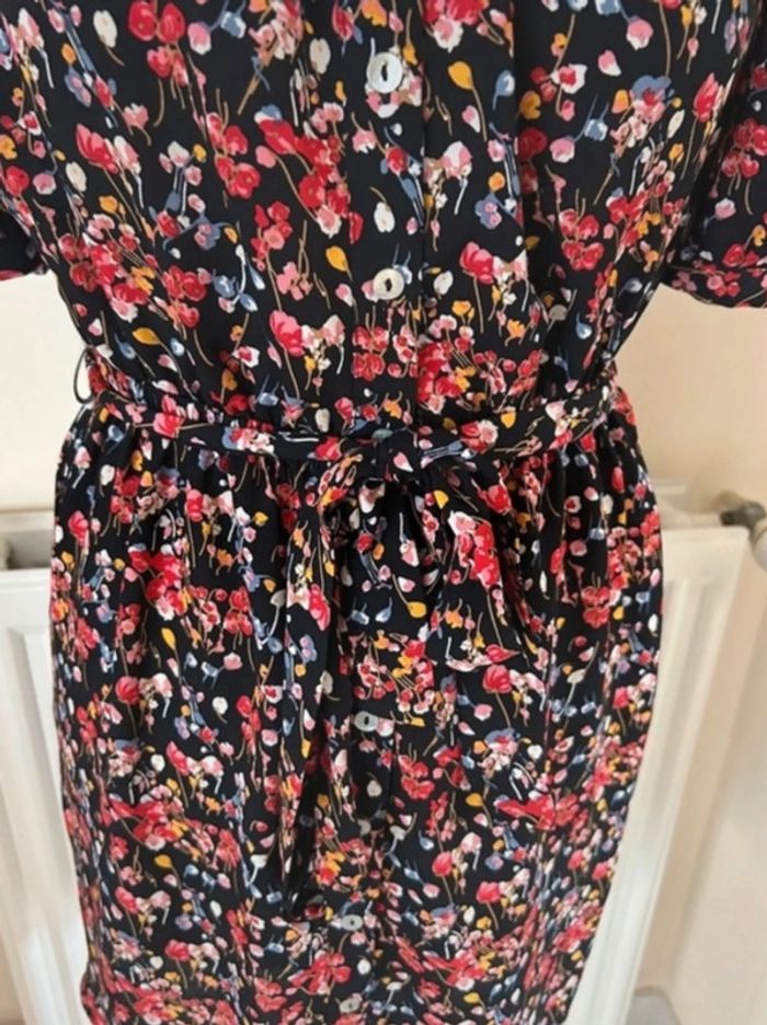 Robe fleurie, noire et rouge, Forever21 - photo numéro 5