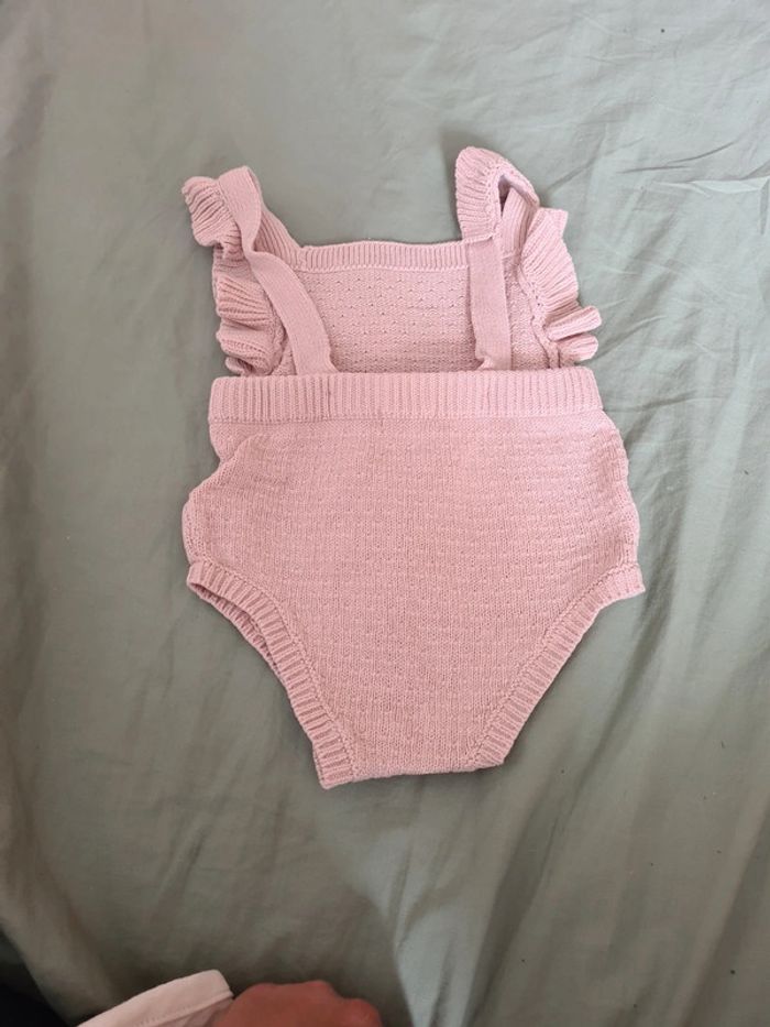 Ensemble rose salopette et 2 bodies coton - photo numéro 2