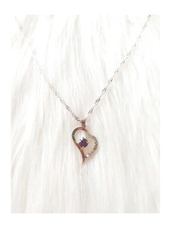 Collier chaîne torsadée argentée avec pendentif cœur pierre violette et strass 2 cm