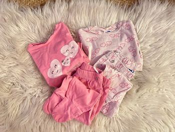 Fille 👧🏻 Lot 2 pyjamas 2 pièces taille 9 mois