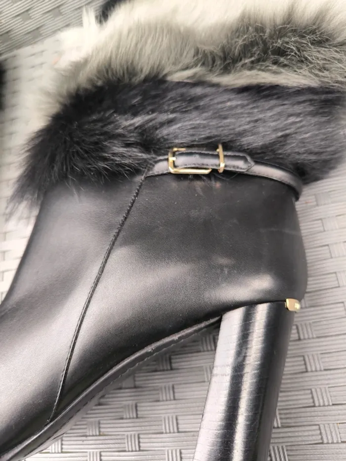 Bottes mi hautes fourrure femme Burberry Taille 40.5 - photo numéro 4