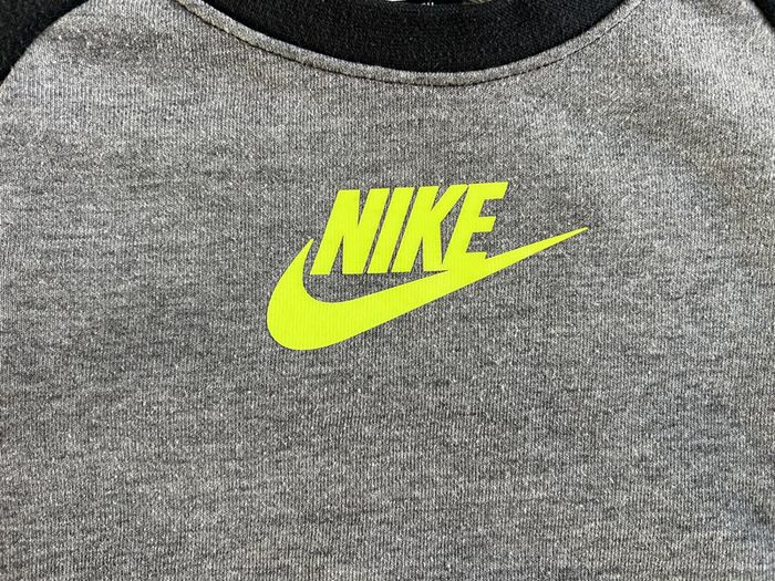Pull Nike 4/5ans - photo numéro 2
