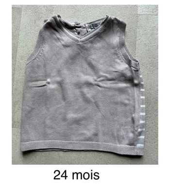 Pull taille 24 mois