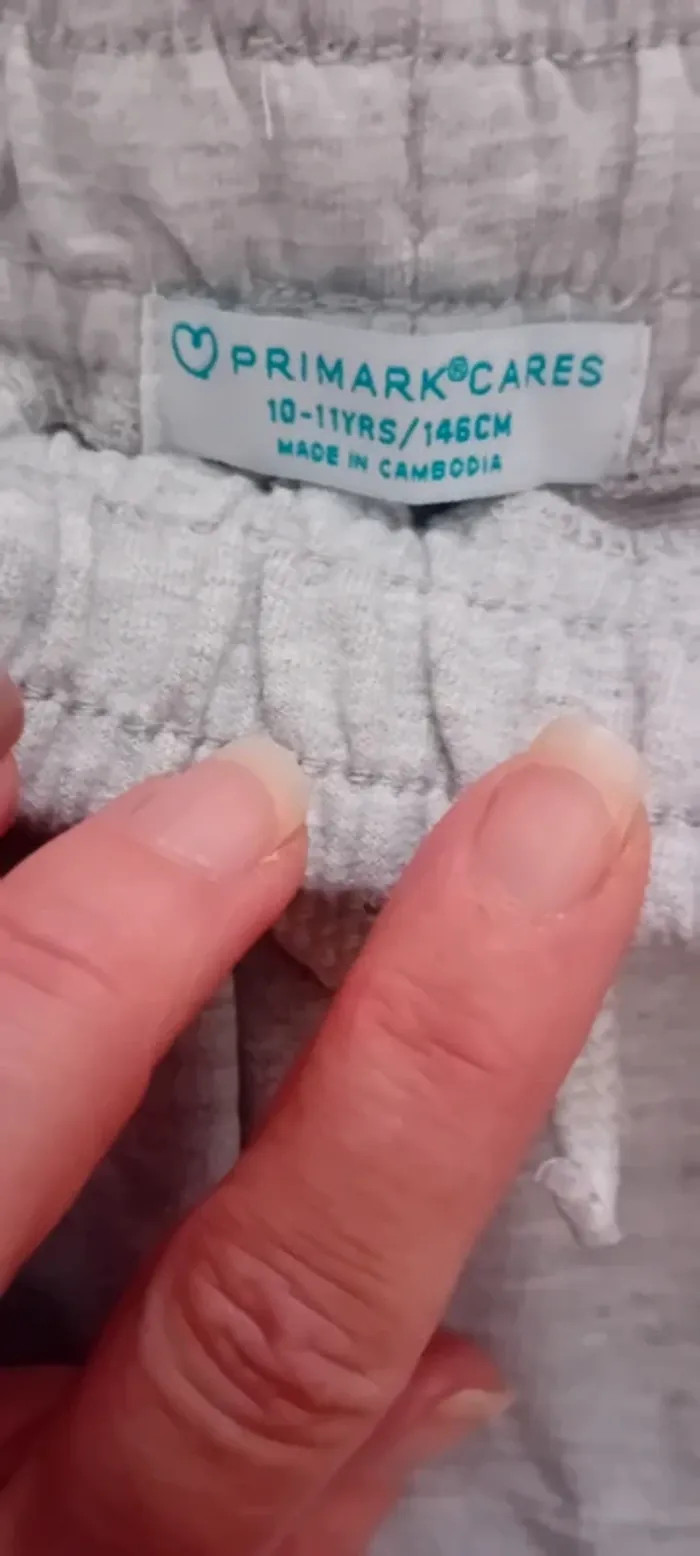 Joli petit short gris 10 ans primark en parfait état - photo numéro 3