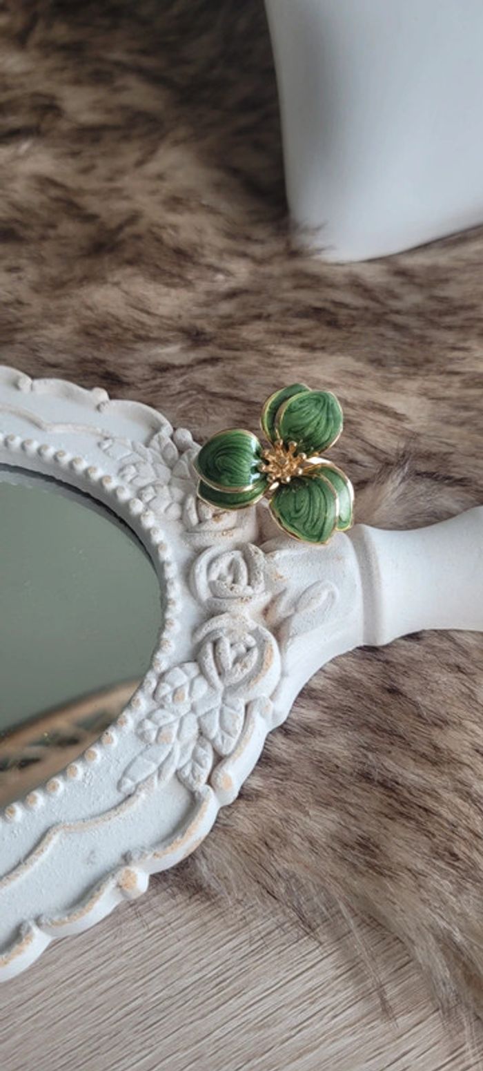 Jolie bague ajustables Parfait état verte et doré