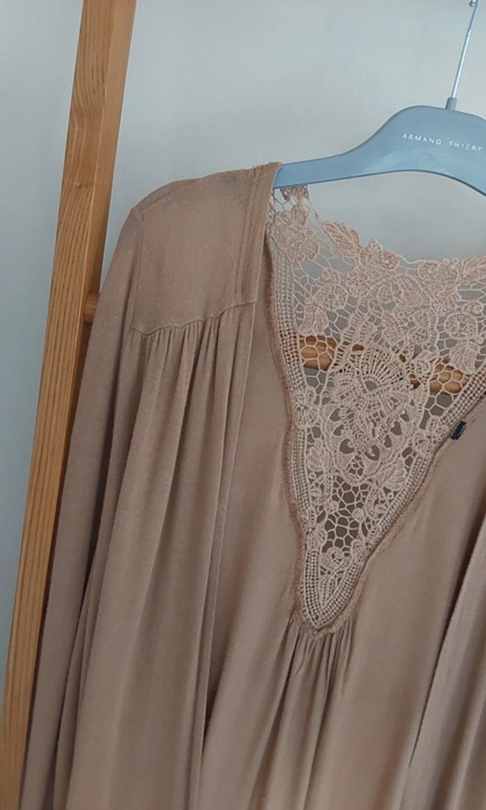 Gilet beige avec une jolie guipure de dentelle en coton dans le dos .
T 34 - photo numéro 9