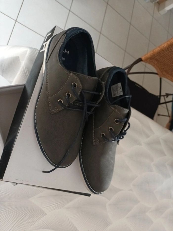 Chaussures garçon neuves